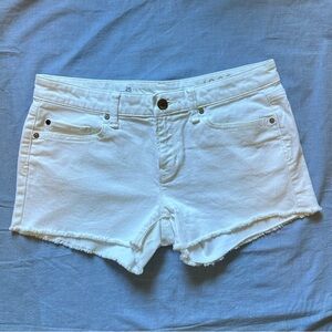 Gap Summer Cut-Offs Size 26, white.